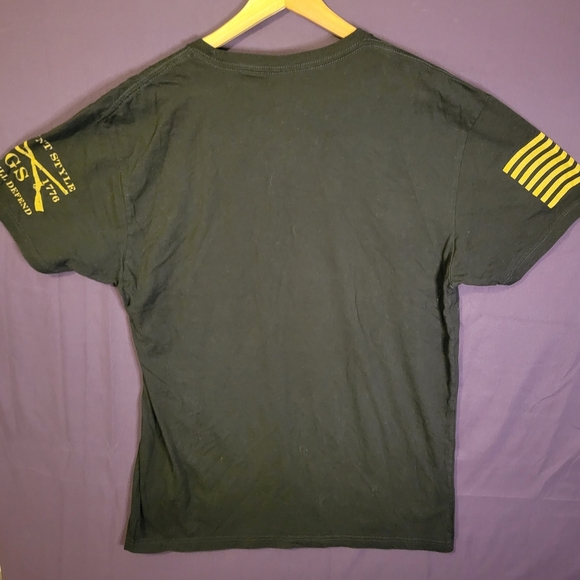 Grunt Style Black Tee with Skull and Flag Design - Picture 2 of 3